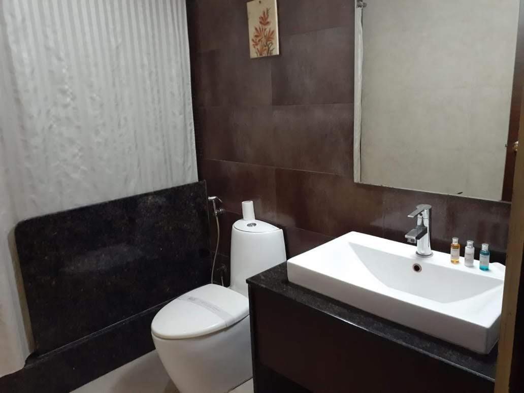 Hotel Md'S Continental Jorhat Ngoại thất bức ảnh