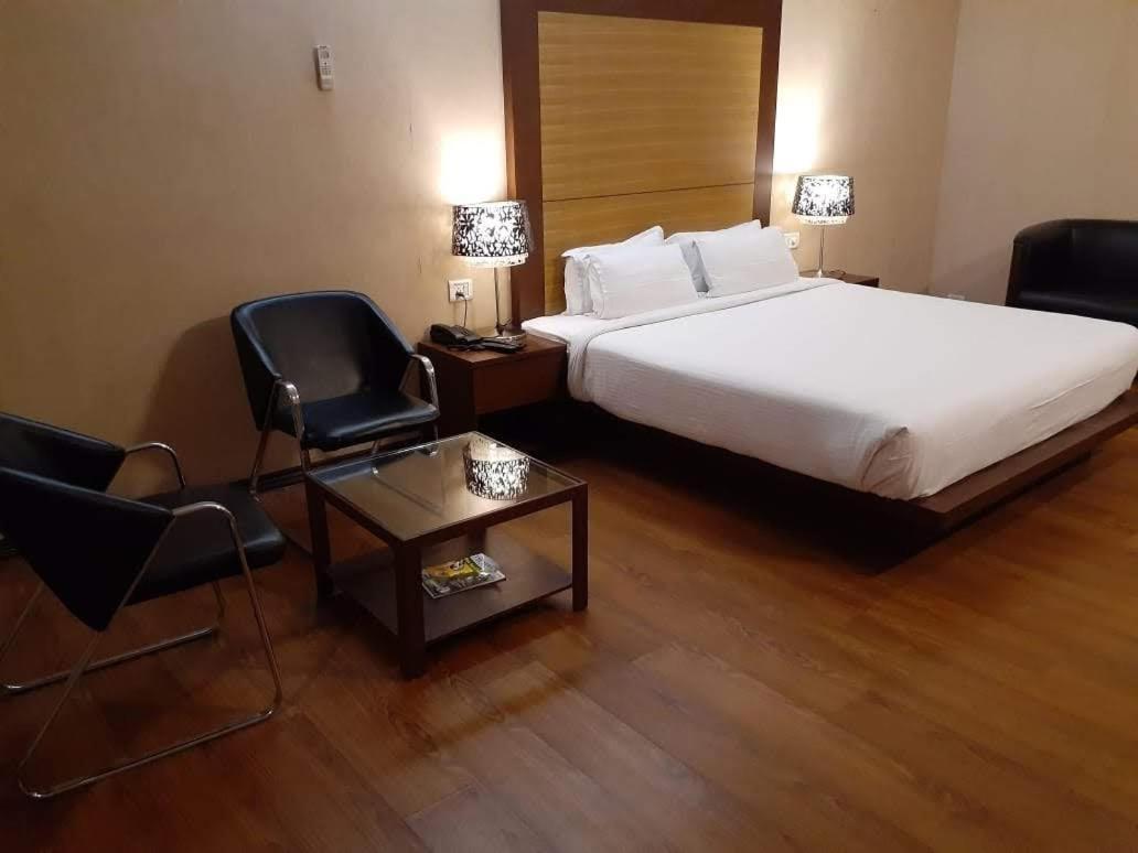 Hotel Md'S Continental Jorhat Ngoại thất bức ảnh