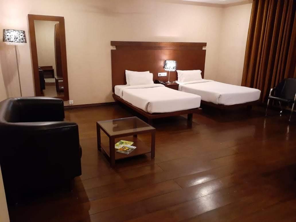 Hotel Md'S Continental Jorhat Ngoại thất bức ảnh