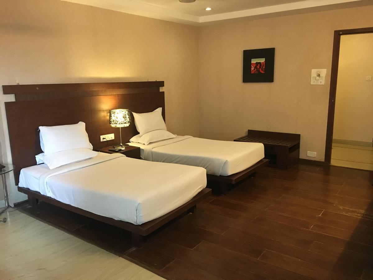 Hotel Md'S Continental Jorhat Ngoại thất bức ảnh